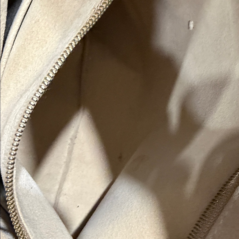 Louis Vuitton Monogram Canvas Detail - Brown with Gold Hardware - Picture 13 of 16